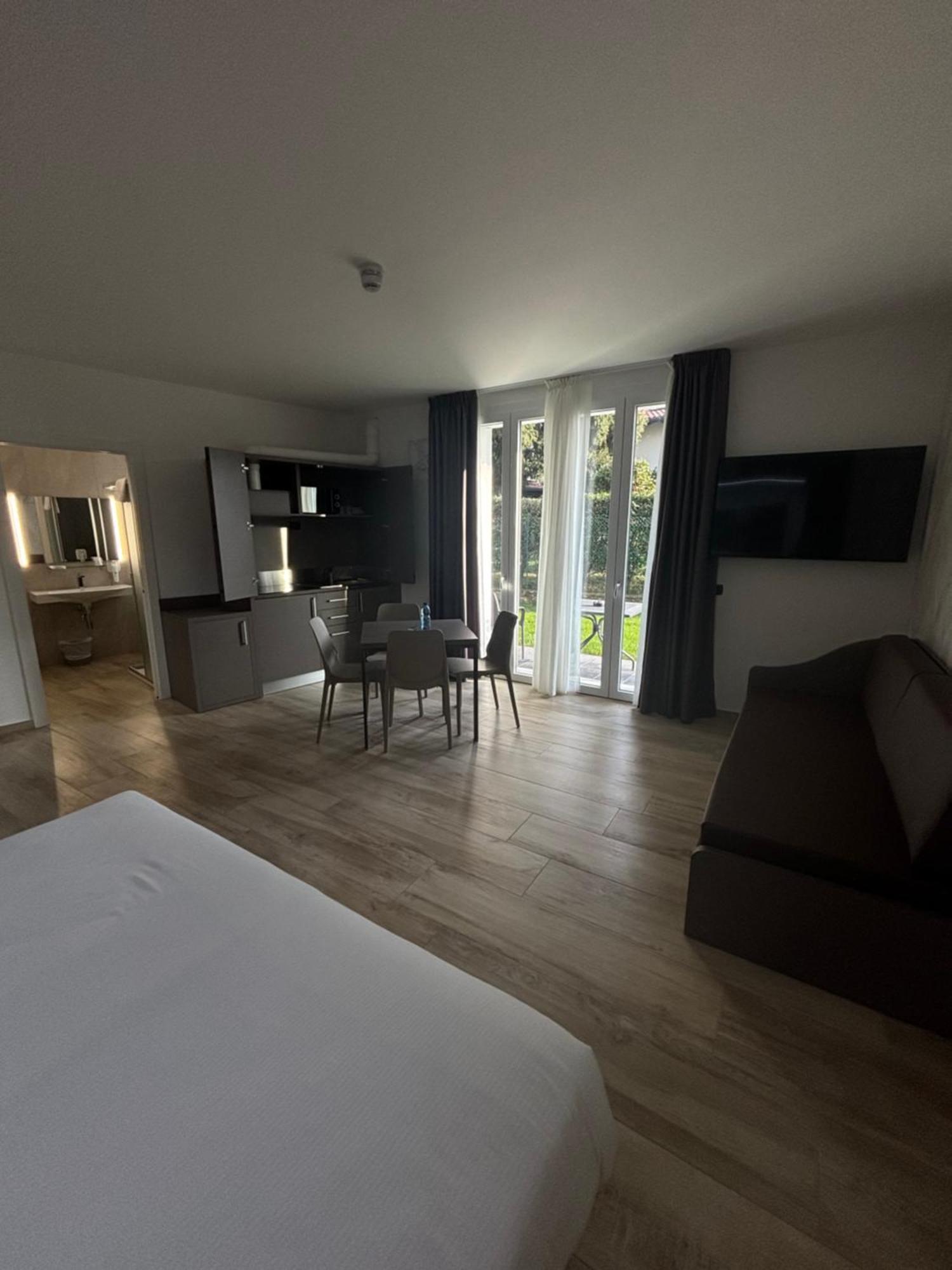 Bis Hotel Варезе Екстер'єр фото